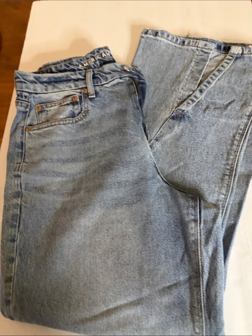 American Eagle Outfitters Light Wash Blue Relaxed Jeans - Picture 2 of 10